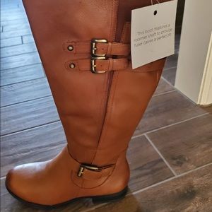 Naturalizer boots. Brand new and never worn. Sz 9